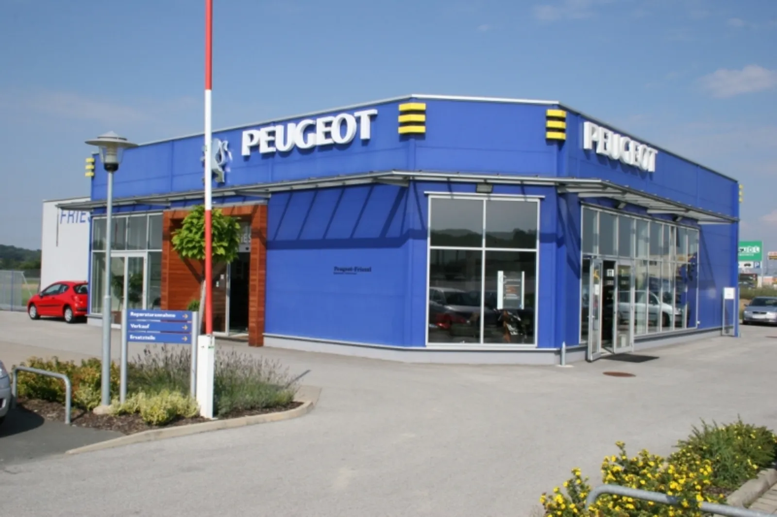 Hammerl-Baumeister-Referenz-Gewerbebauten-Autohaus-Frieszl